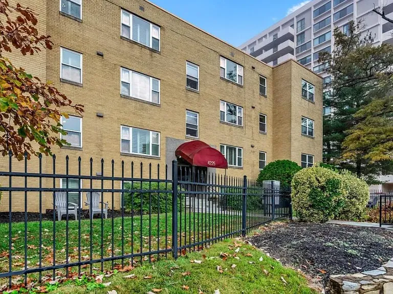 4225 N Henderson Rd #204 — Photo 1