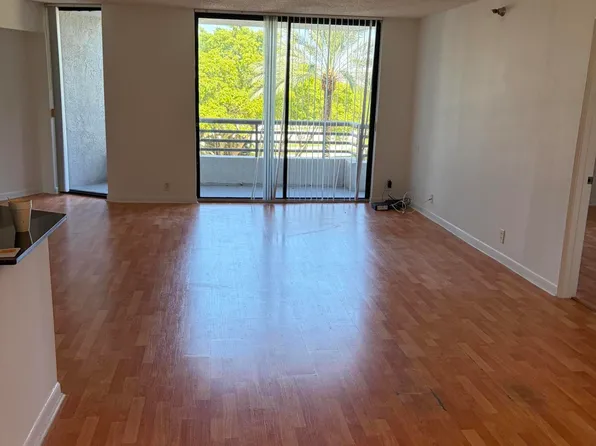 3300 NE 191st St APT 410, Aventura, FL 33180