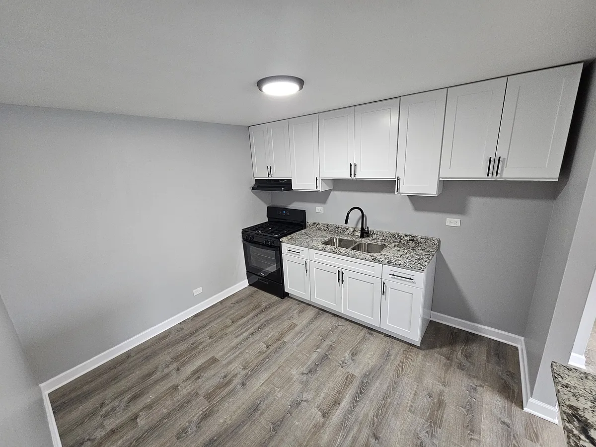 Building Photo - 1442 S Central Ave #2