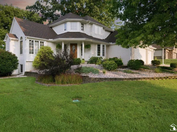 9085 Legacy Ct, Temperance, MI 48182