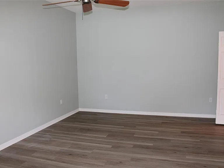 339 Mariners Gate Dr — Photo 14