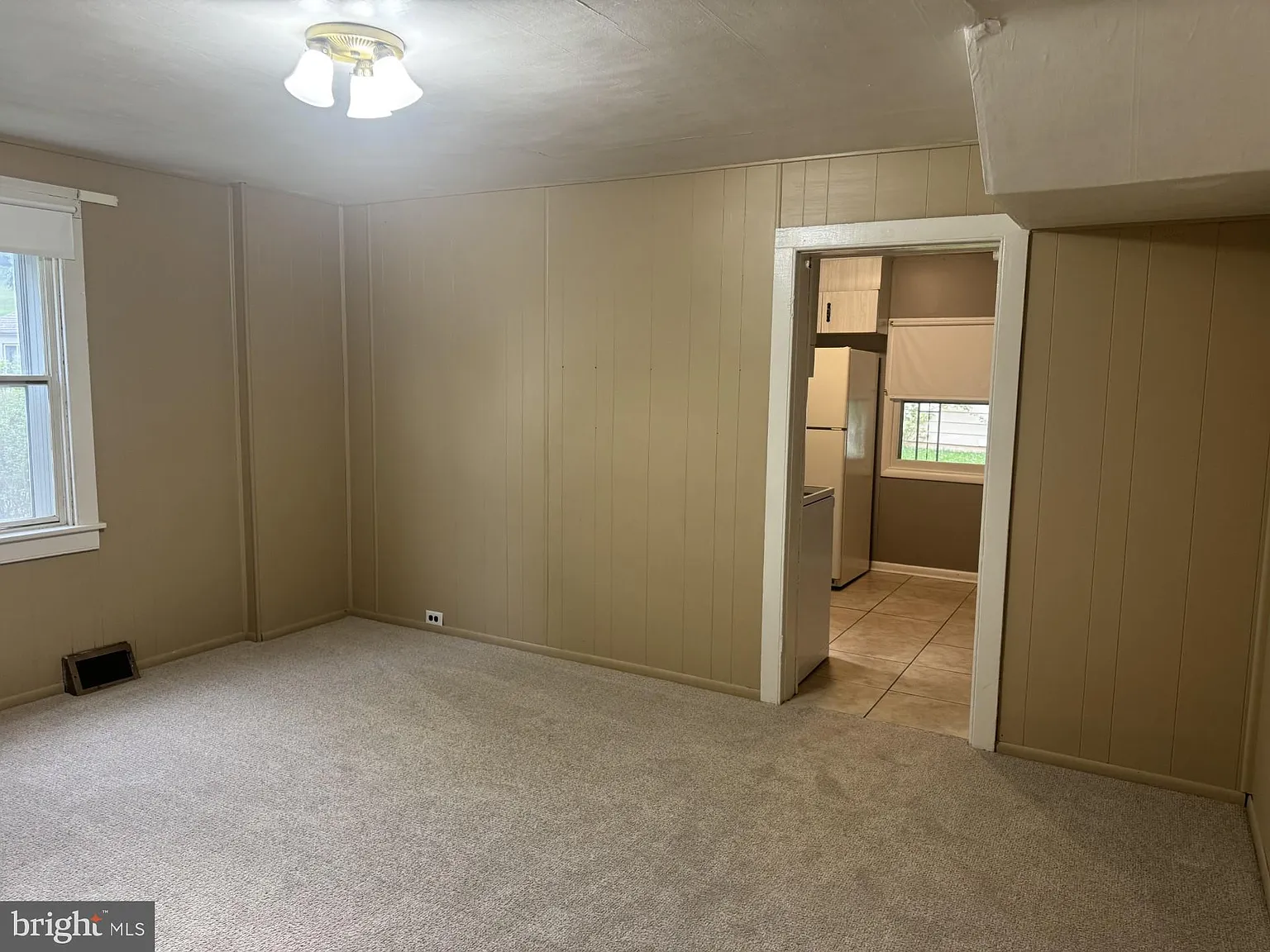 3 bed, 2.0 bath, 1242 sqft, $1,900 — Photo 2