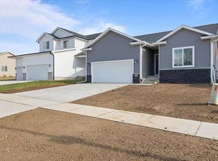 304 S Valley View Dr, Norwalk, IA 50211