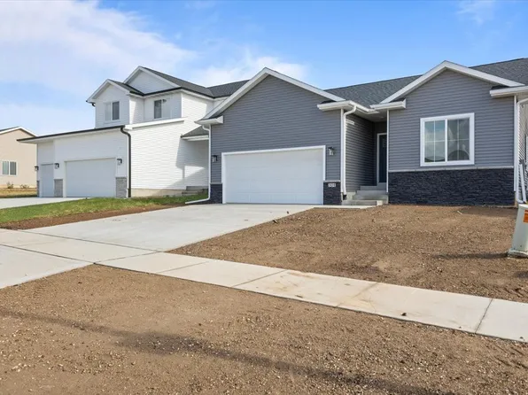 304 S Valley View Dr, Norwalk, IA 50211