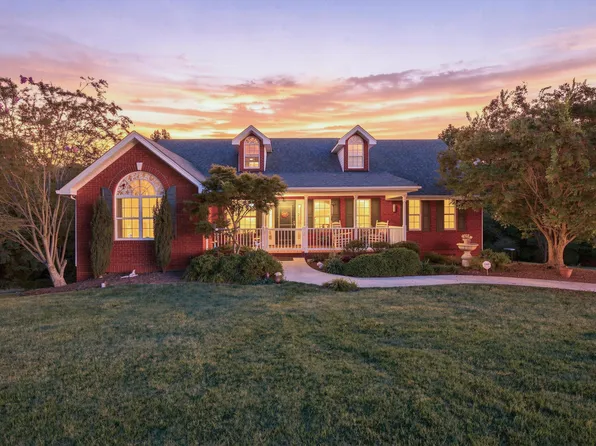 393 Classic Dr, Soddy Daisy, TN 37379