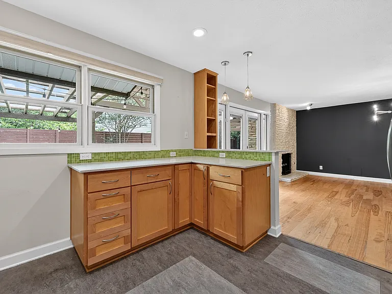 6700 La Salle Dr — Photo 15