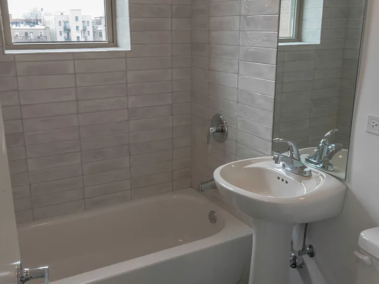 940 W Winona St #604 — Photo 6