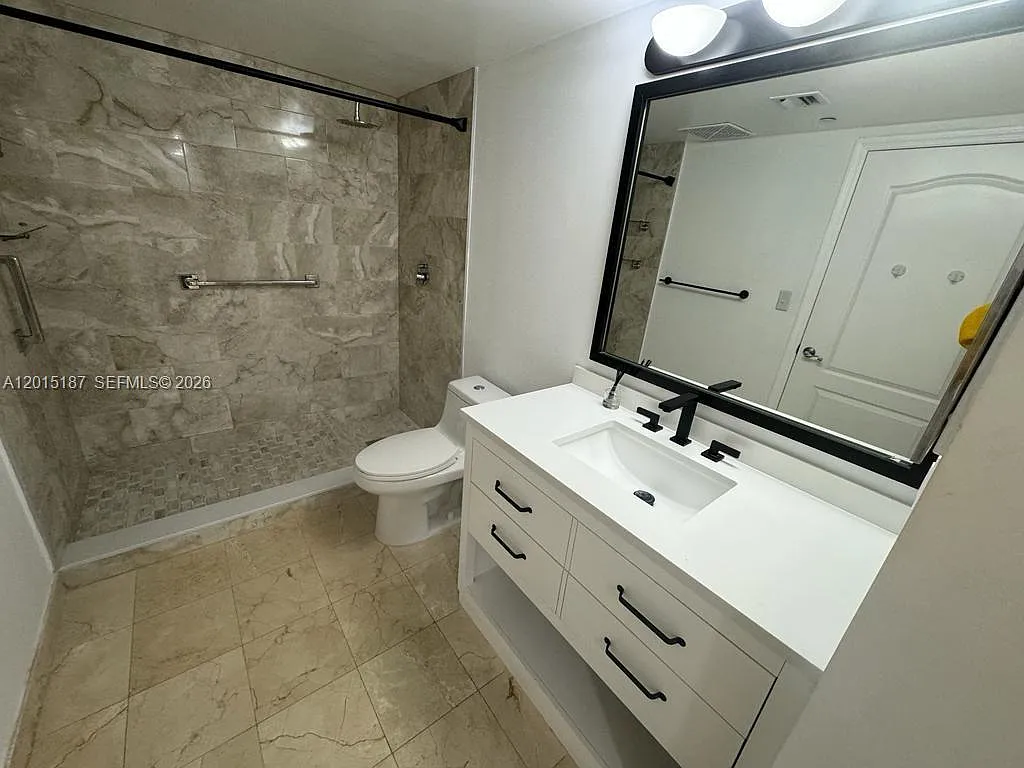 Building Photo - 2101 Brickell Ave #1003