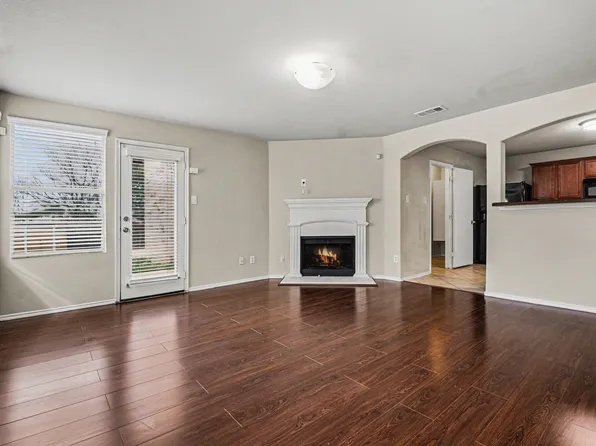 655 Lentisco Dr, Lancaster, TX 75146