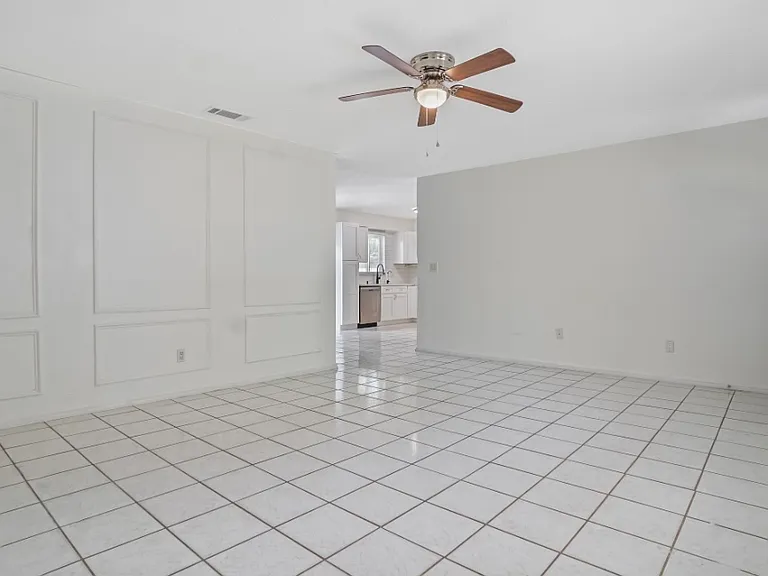 4751 Beacon St — Photo 9
