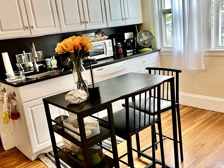 136 Spring St #1R — Photo 4
