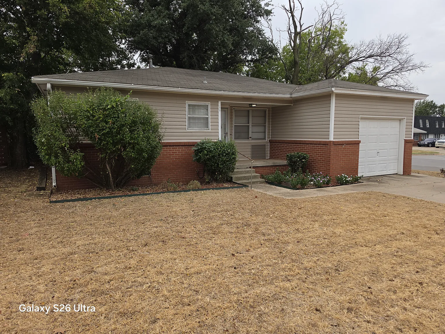 3 bed, 1.5 bath, 952 sqft, $1,275 — Photo 1