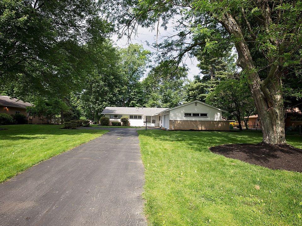 1st image of 210 Crestview Dr