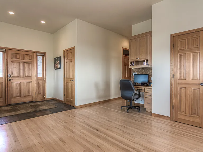 1784 SW Troon Ave — Photo 5