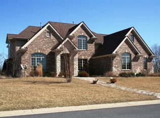 90 Bergamo East Ln, Crown Point, IN 46307
