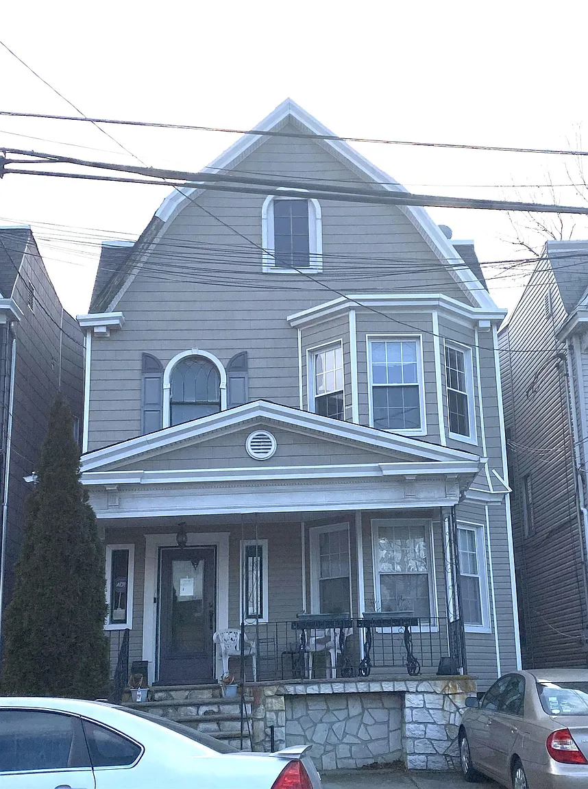 887 Montgomery St photo 1