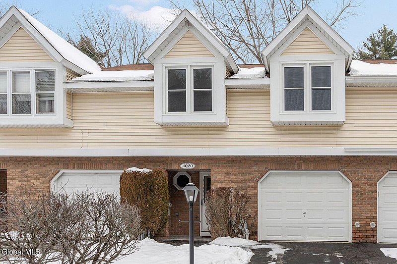 2nd image of 4020 Chaucer Place