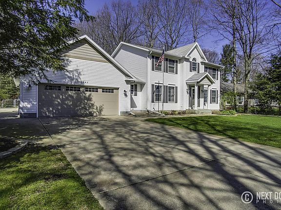 3rd image of 13547 Forest Park Dr