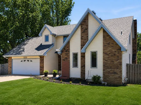 944 E Walnut Lawn Street, Springfield, MO 65807