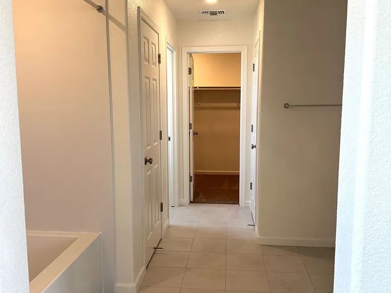 621 Cogburn Cir — Photo 16