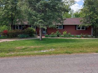 720 Lakeview Dr, Creal Springs, IL 62922
