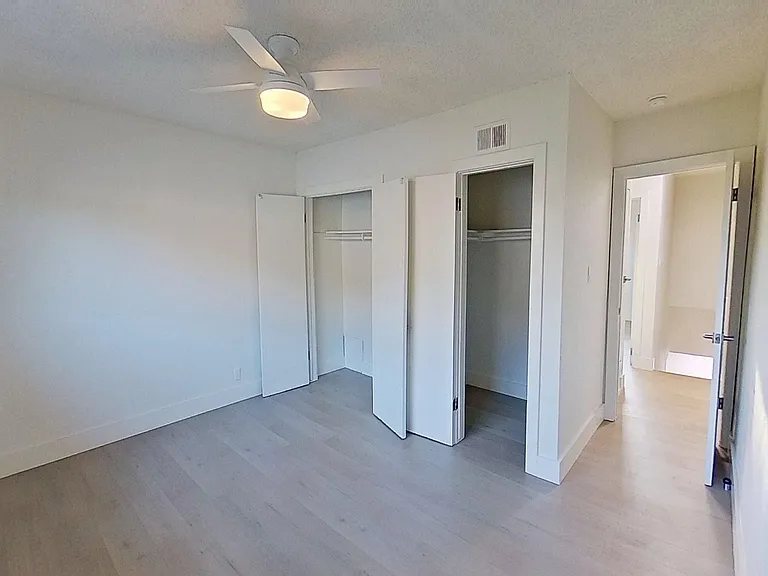 437-443 W Valencia Dr — Photo 19
