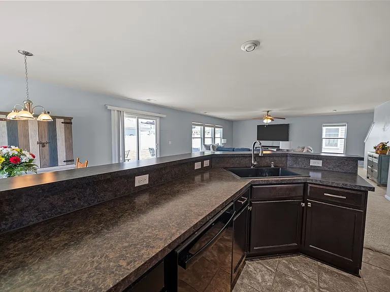 415 Valdez Ct — Photo 13