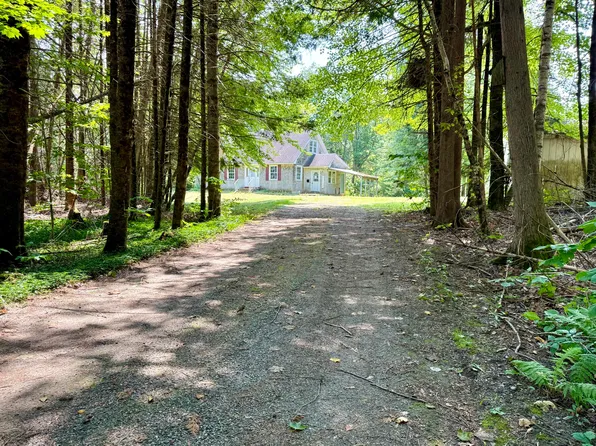 1606 Avenue Road, Exeter, ME 04435