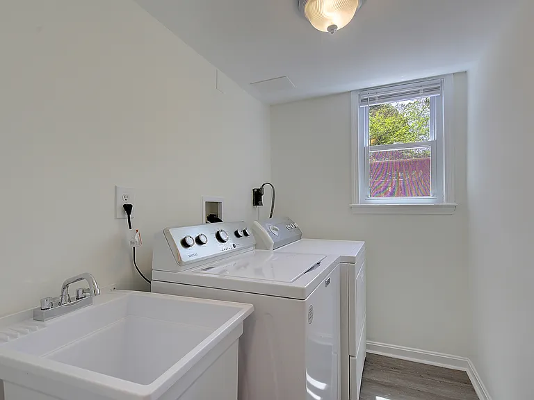 6417 Kaine Dr — Photo 32