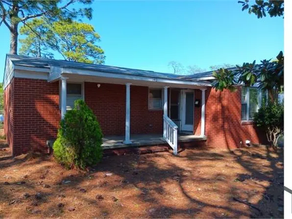 1406 Everton Dr, Fayetteville, NC 28306
