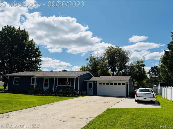 4298 Cardinal Dr, Grand Blanc, MI 48439