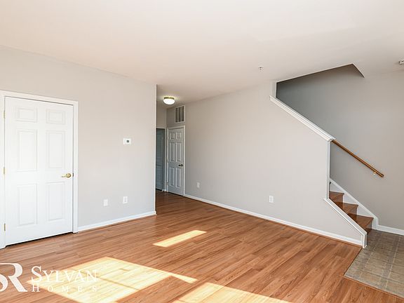 3rd image of 1522 E Fairmount Ave