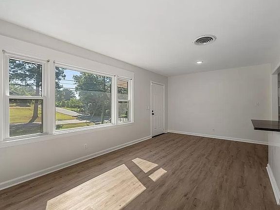 Entry/living room