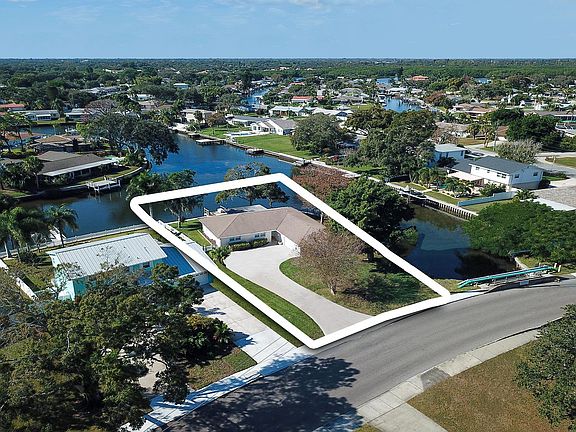 4th image of 5180 Venetian Blvd NE
