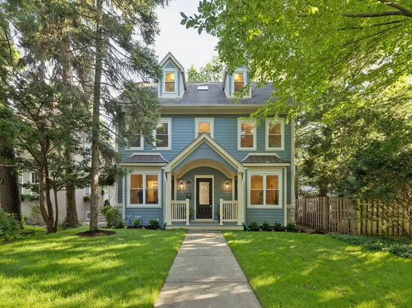 2412 Noyes St, Evanston, IL 60201