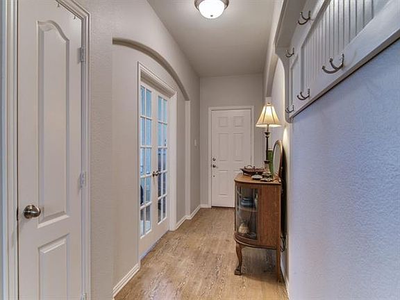 4th image of 1909 Bridgeport Dr