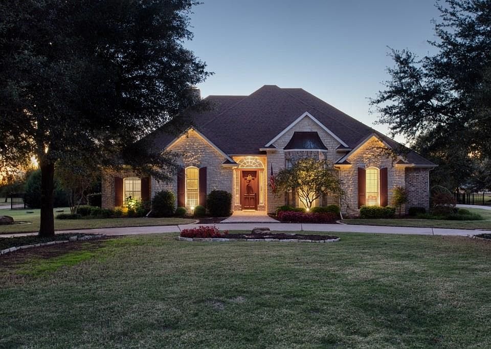 1st image of 3475 Twin Lakes Dr