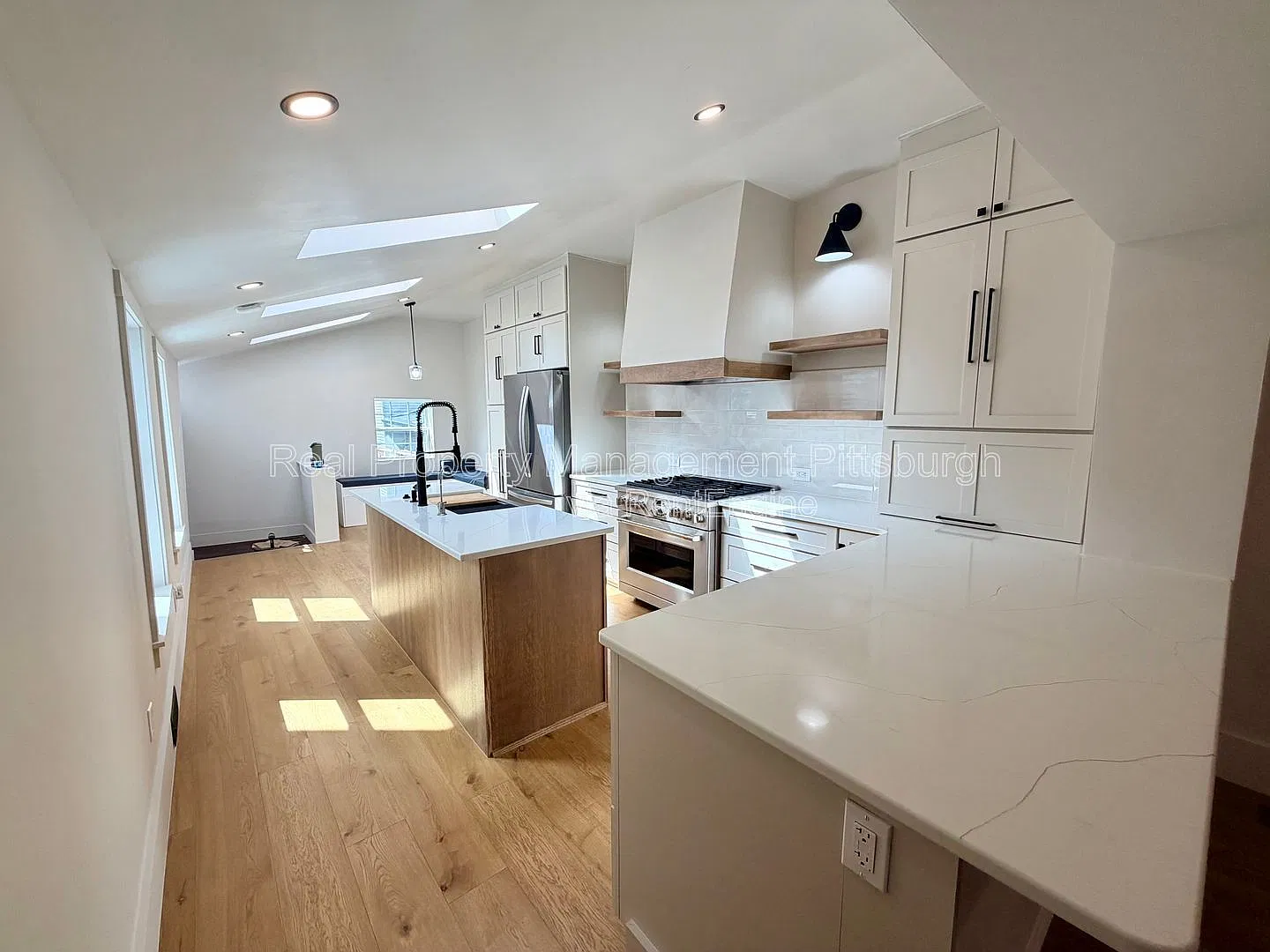 3 bed, 2.0 bath, 1720 sqft, $2,650 — Photo 4