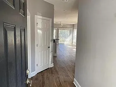 Entry into condo - 5034 Belleglen Ct #102