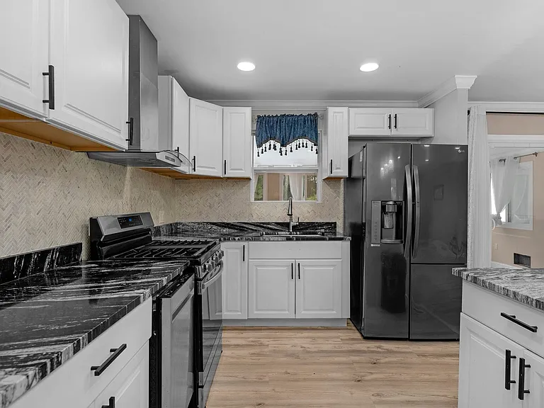 2431 Clydesdale Rd — Photo 3