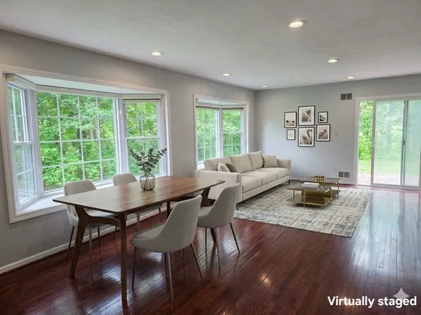 17 Palm Ct, Edison, NJ 08820