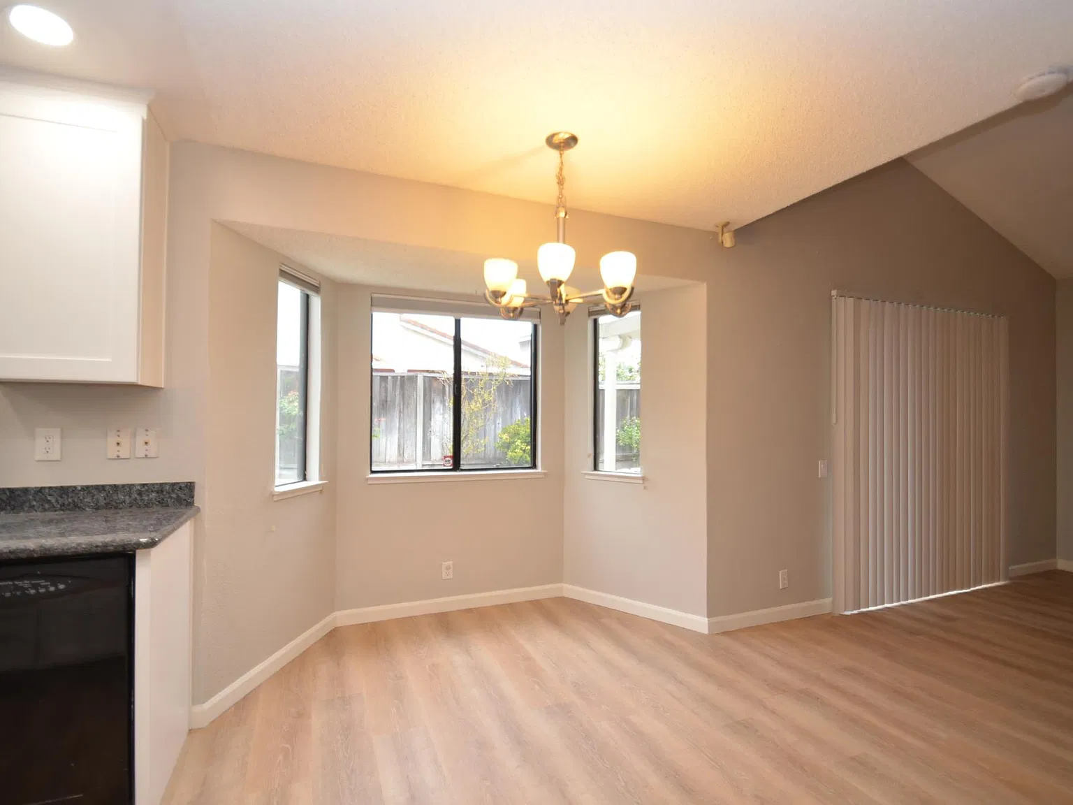 3 bed, 1347 sqft, $4,200 — Photo 4