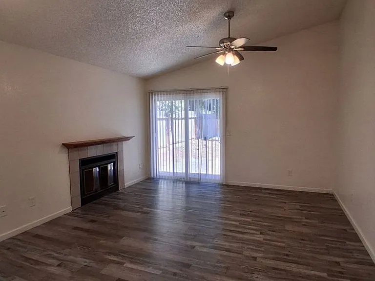 2068 W Magill Ave — Photo 4