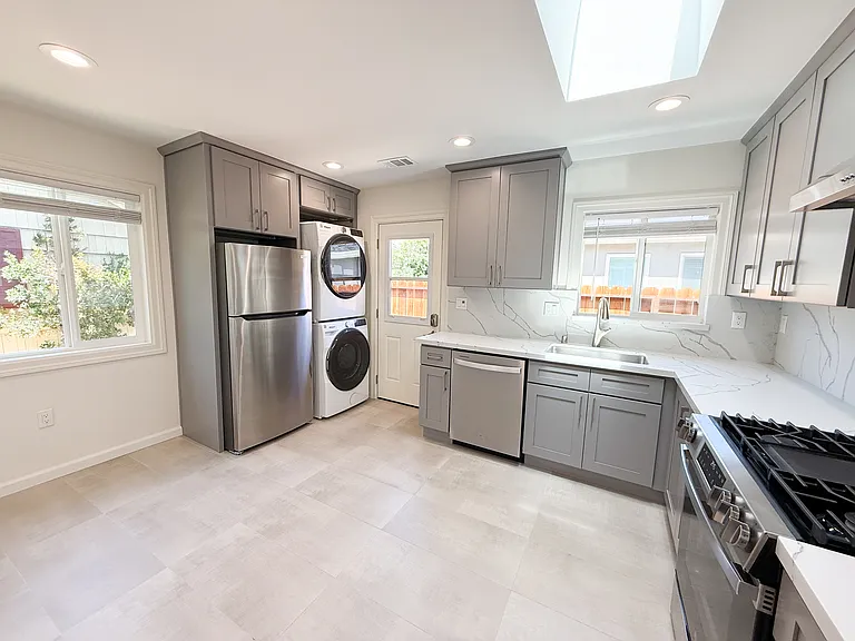 445 Alviso St — Photo 5