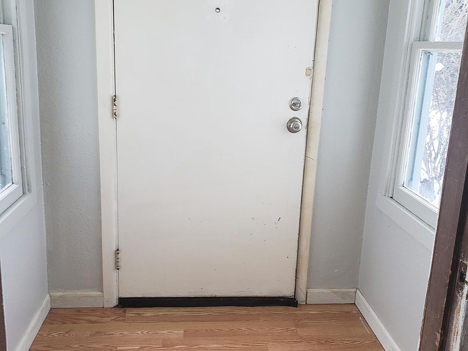 Small arctic entry way
