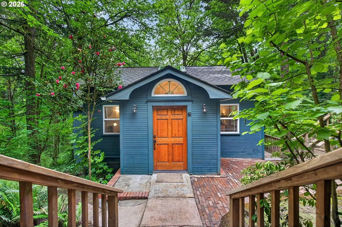 Charming 2-Bedroom Daylight Ranch Your Own Private Treehouse Retreat! — Photo 3