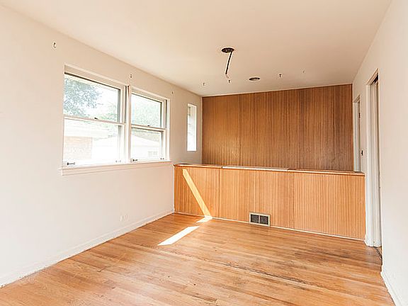 5th image of 9546 Kildare Ave