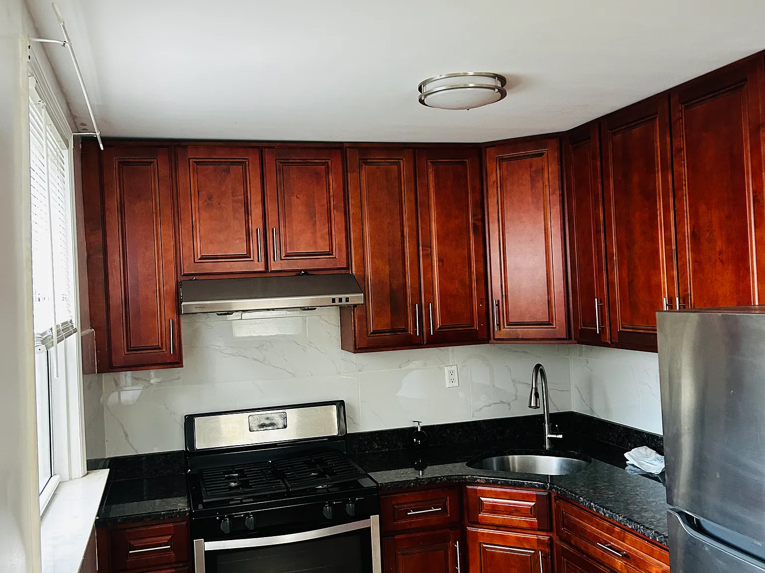 2 bed, 900 sqft, $1,300 — Photo 2