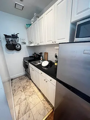 Rented by Salon Realty Corp | media 6