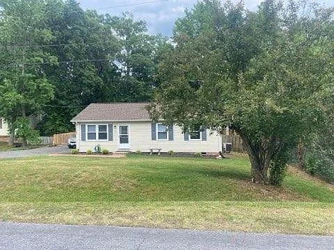 215 Northview Dr — Photo 3